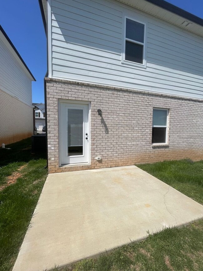 Building Photo - 2 bed 2.5 bath