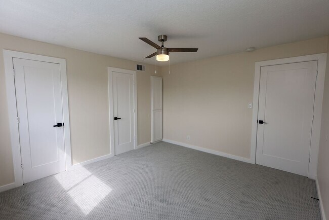 Building Photo - 708 Staitti St