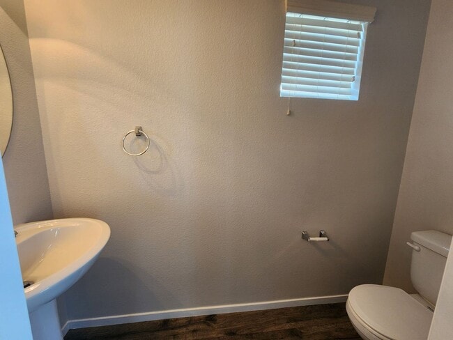 Building Photo - Unique condo with rooftop Strip Views and modern amenities.