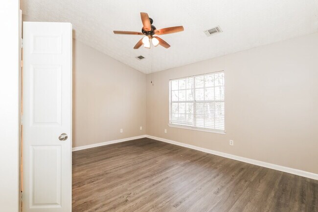 Building Photo - 1341 Birdsong Ln