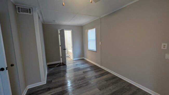 Building Photo - 1110 Creekwood Dr