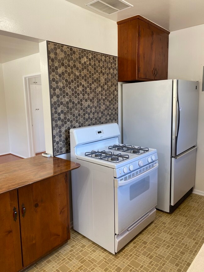 Building Photo - 1820 Verdugo Loma Dr