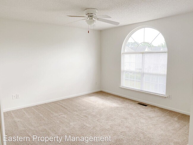 Building Photo - 2600 Cypress View Dr