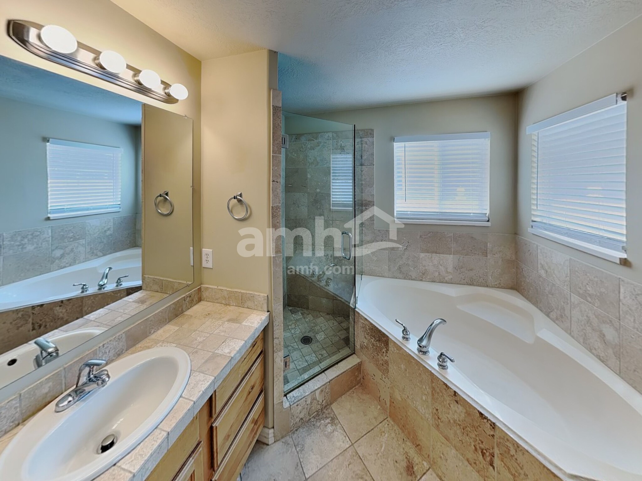 Building Photo - 4968 W Diamondback Dr