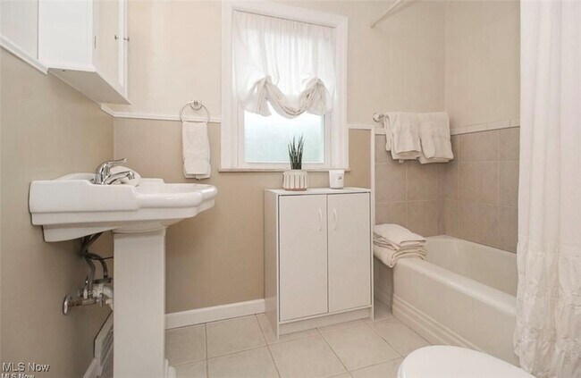 Building Photo - 4178 Bushnell Rd