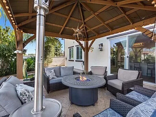 Building Photo - Beautiful, Partially Furnished Oceanside Home