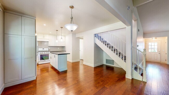 Building Photo - 360 Manka Cir