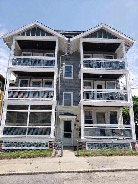 Building Photo - 36 Roberts St