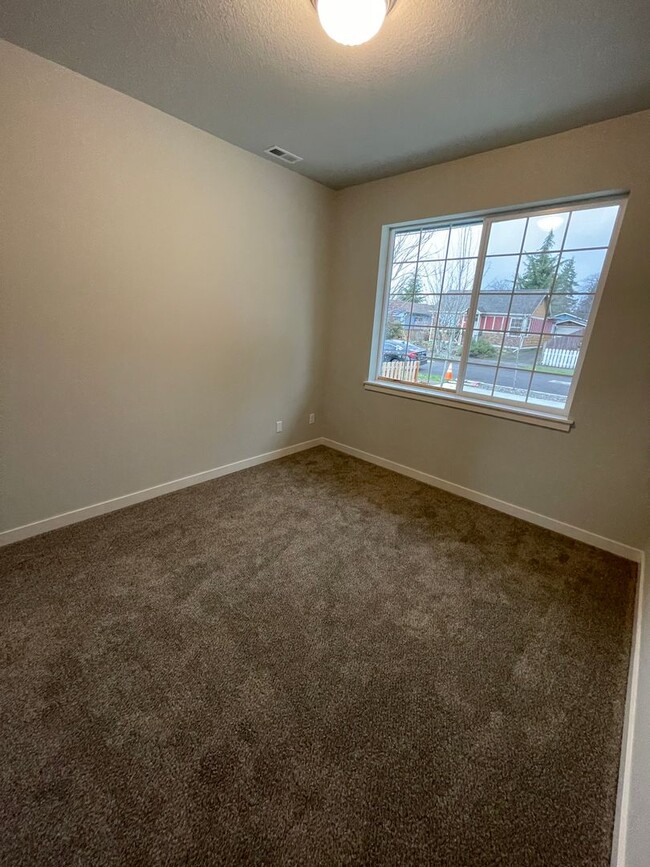 Building Photo - Modern 3b/2ba Energy Star Certified Home In Lentz