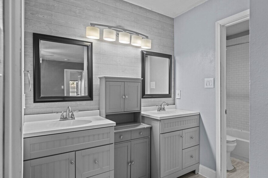 Building Photo - 5116 Canadian Ave