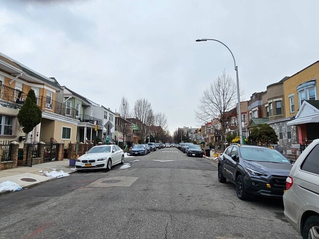 Building Photo - 312 E 26th St