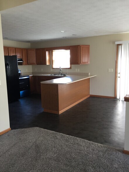 Building Photo - 579 Foxcross Dr