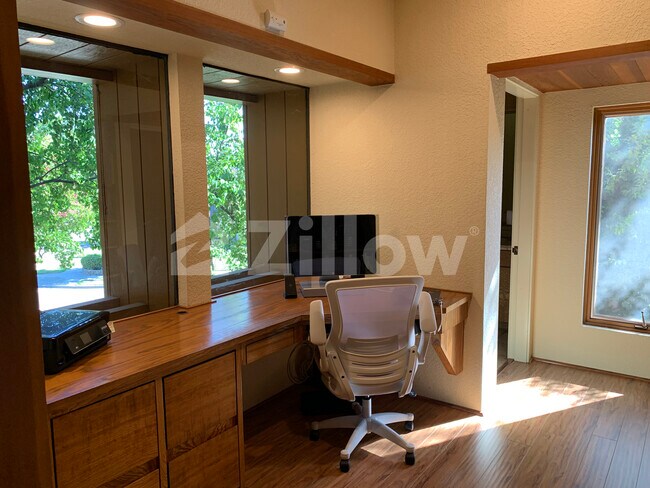Building Photo - 3152 W Los Altos Ave