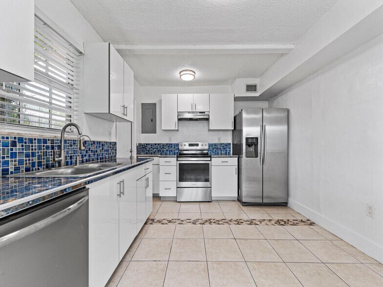 Building Photo - 9100 SW 95th Ave