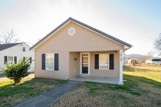 Building Photo - 2 bed/1 bath site built home