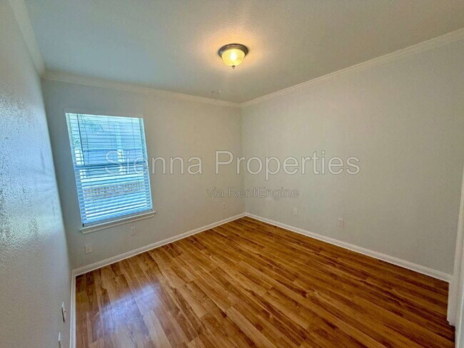 Building Photo - 1517 Hawk Dr