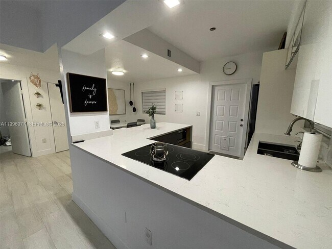 Building Photo - 325 NW 19th Ln