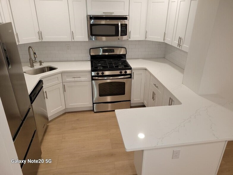 Building Photo - 415 Bloomfield St