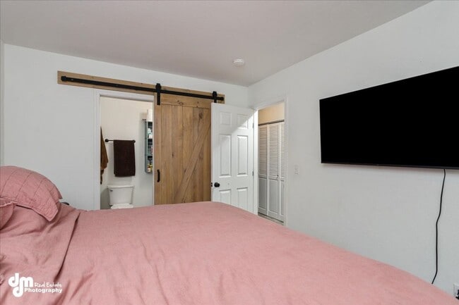 Building Photo - Cozy 3 bedroom 2 bath home w/ fully fenced...