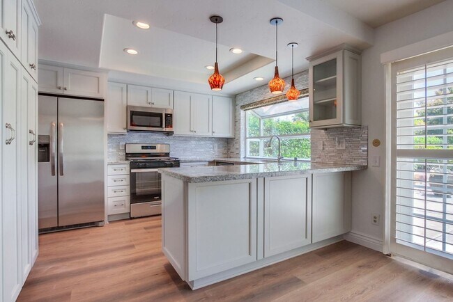 Building Photo - Single Story Oceanside Home Available July...