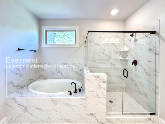 Building Photo - 504 Cunninghame Ct