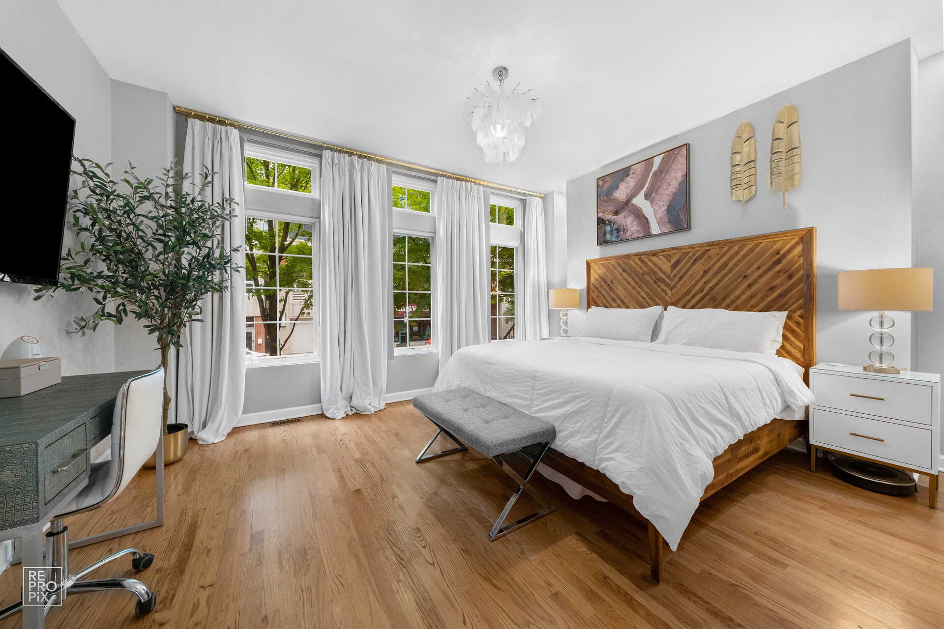 Building Photo - 355 W Superior St