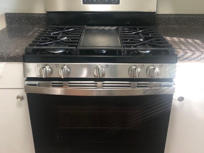 Building Photo - 2107 Creekview Trail