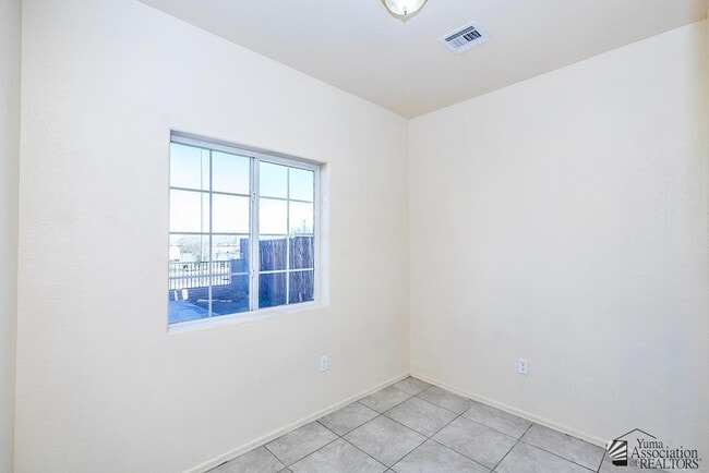 Building Photo - 564 S Madison Ave