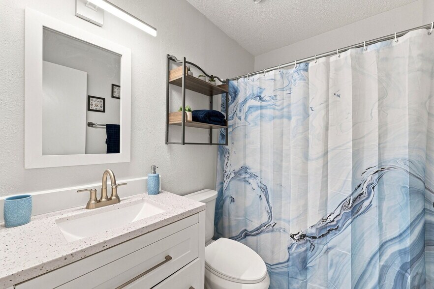 Building Photo - 8630 Mallard Reserve Dr