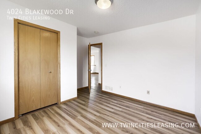 Building Photo - 4024 Blakewood Dr