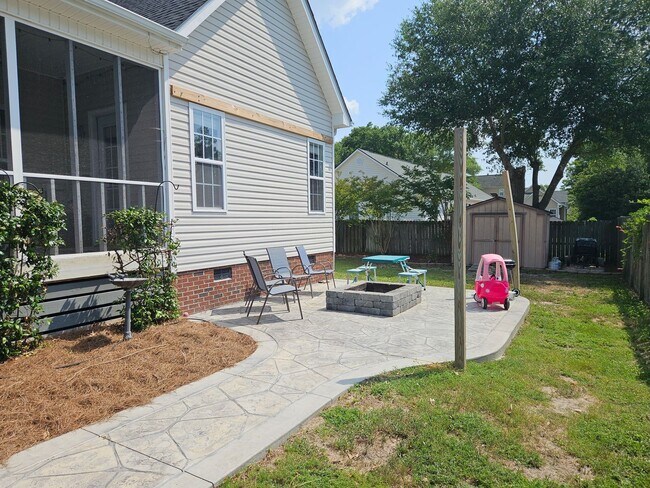 Building Photo - 142 Shellbank Dr
