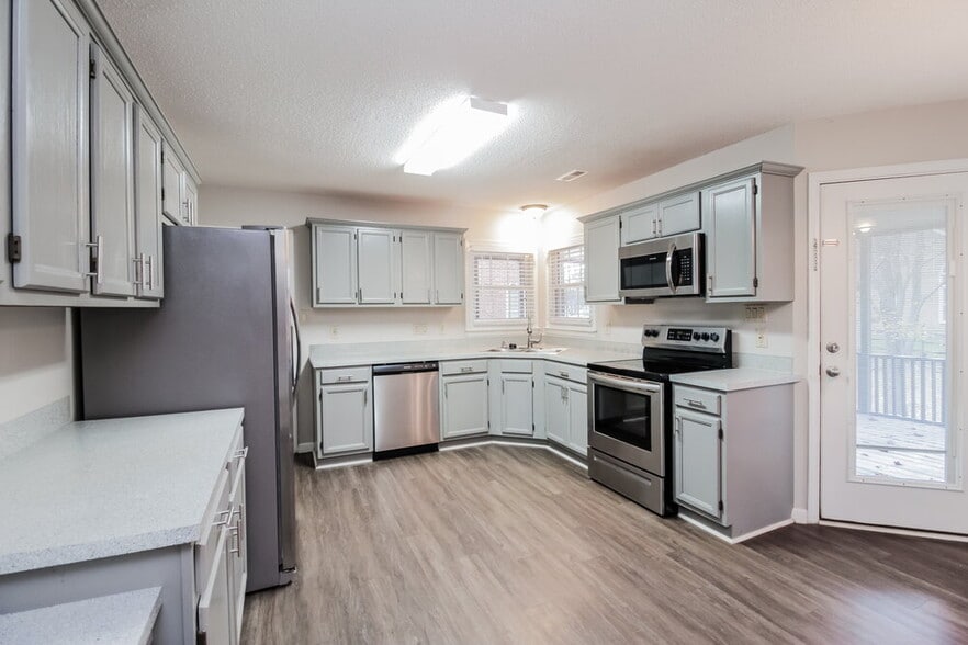 Building Photo - 7207 Glen Brook Ln