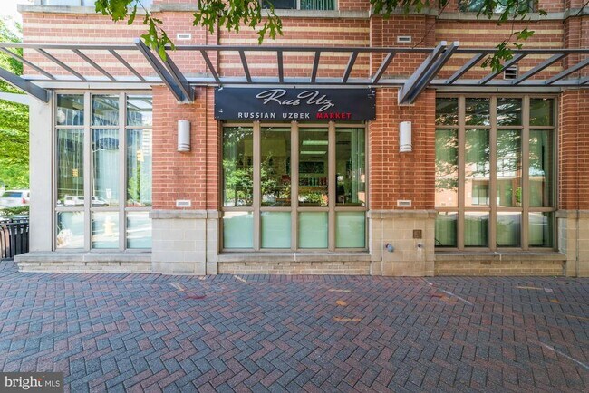 Building Photo - 4141 Henderson Rd