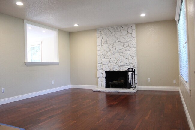Building Photo - 9100 Castlebar Way