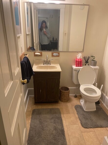 Building Photo - 563 S Ashley St