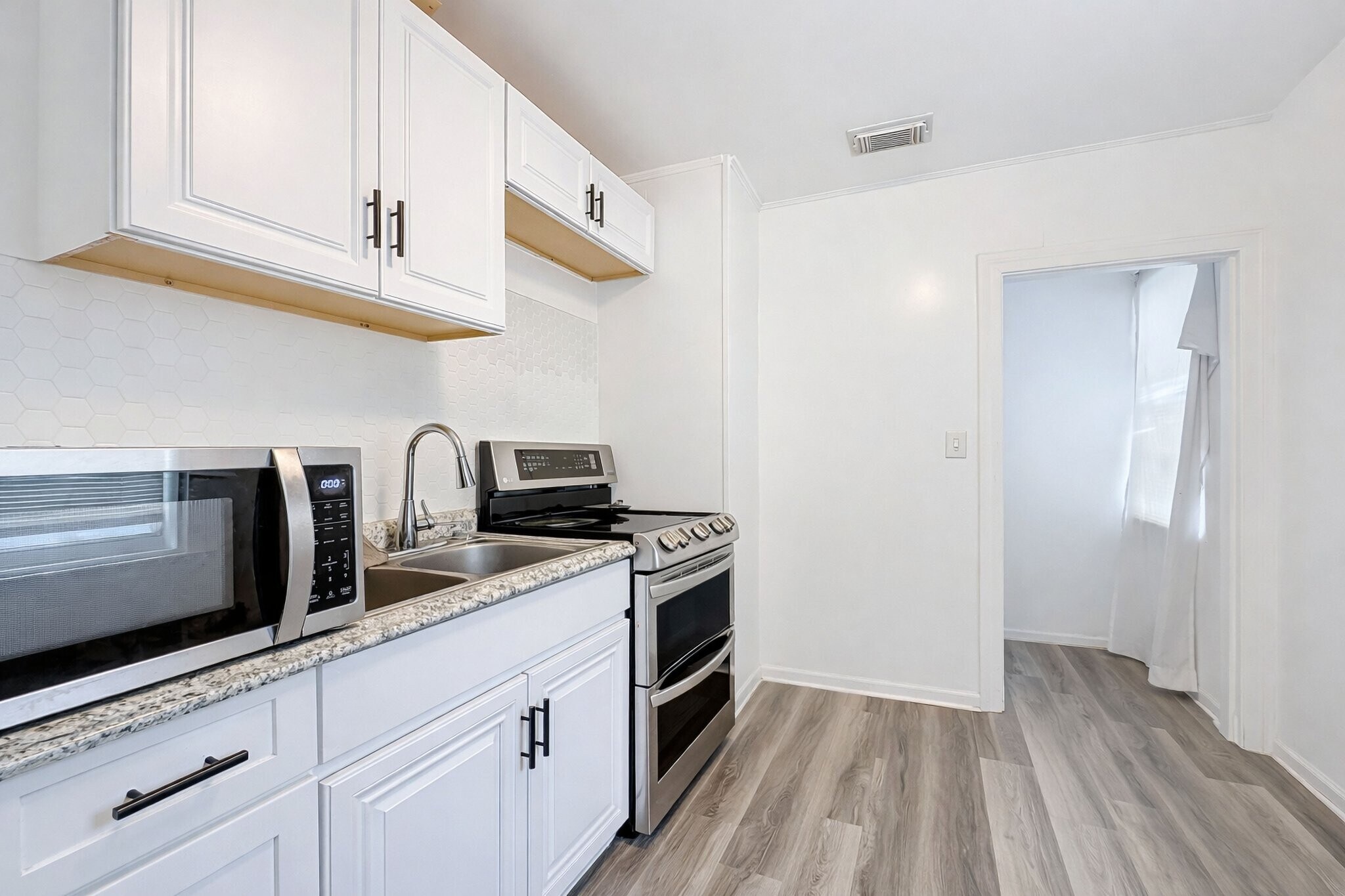 Building Photo - 842 W 31st St