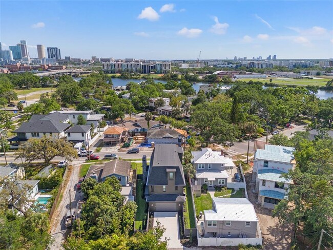 Building Photo - 807 W Park Ave