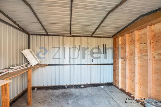 Building Photo - 451 Helen Ave