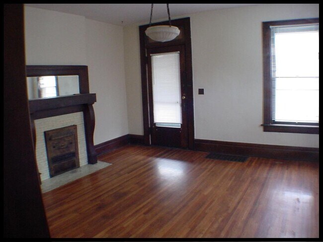 Building Photo - 2346 East Ave