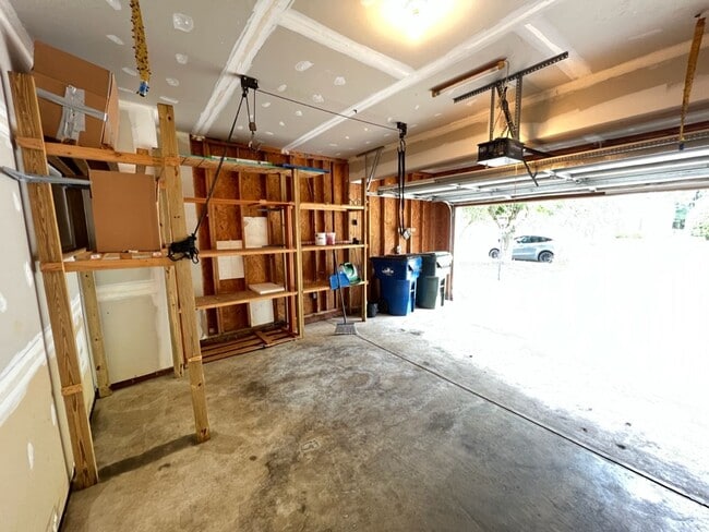 Building Photo - Large 3 bedroom home near downtown Raleigh!