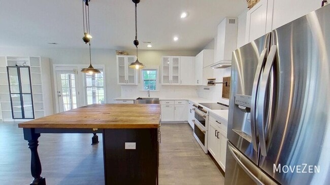 Building Photo - 1136 Valley Dale Dr
