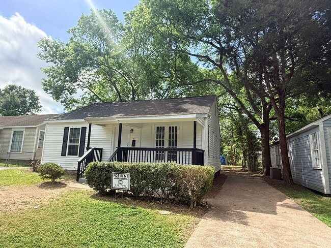 Building Photo - 2 Bedroom 1 Bathroom house In the Highland Historic District area