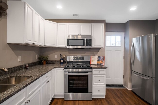 Building Photo - Classic 1900's building with all new interior space