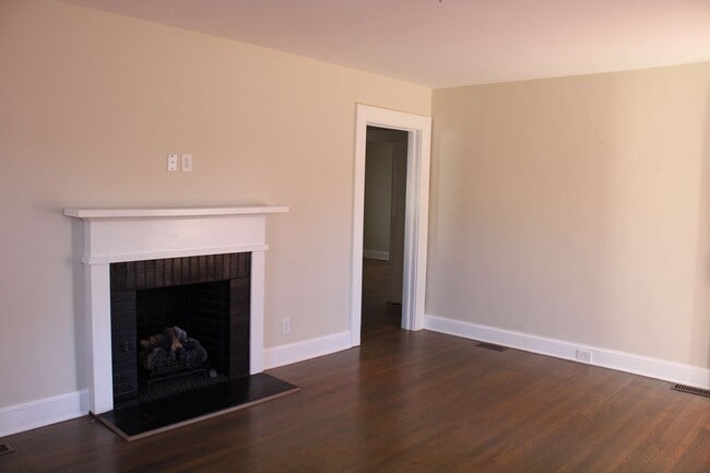 Building Photo - 1804 Anderson St NW