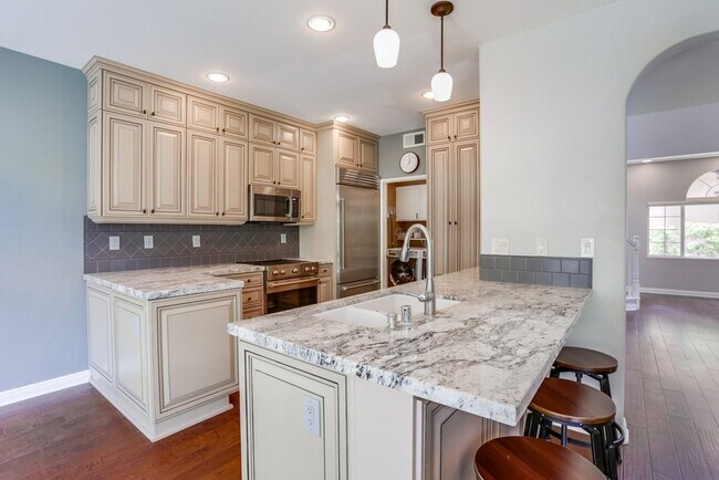 Building Photo - 3 Bedroom Home in Cul De Sac Available Now...