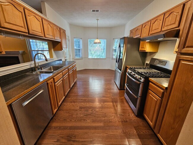 Building Photo - Estates of Greenbrier