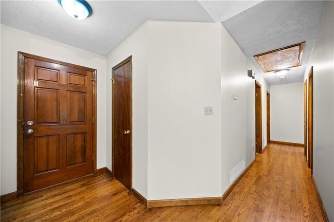 Building Photo - 5405 Iris Dr SW