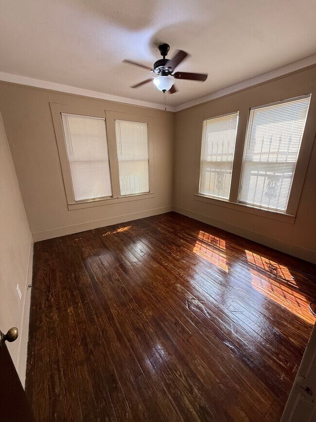 Building Photo - 3 Bedroom, 1 Bathroom Home for Rent in Beaumont