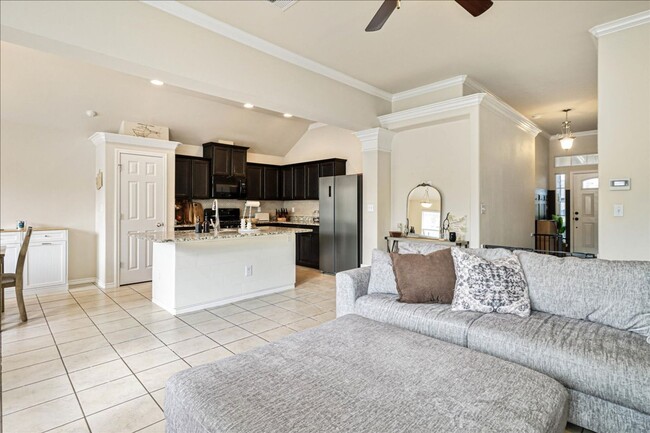 Building Photo - 3906 Las Bahias Dr