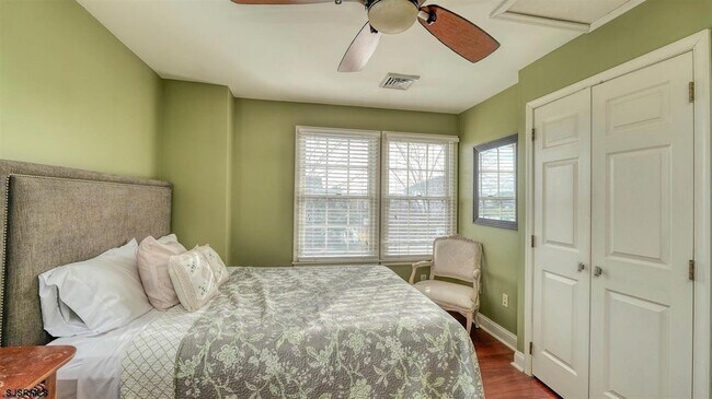 Building Photo - 403 Oak Ter